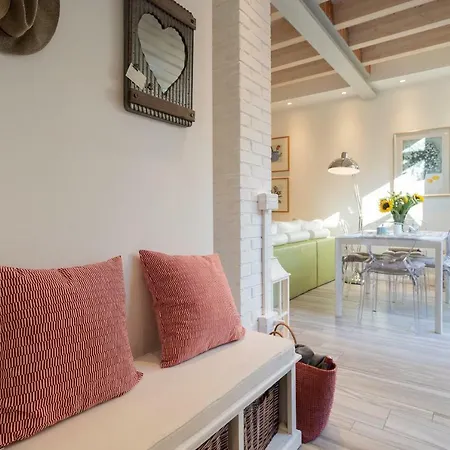 شقة White With Private Terrace By Rent All كومو