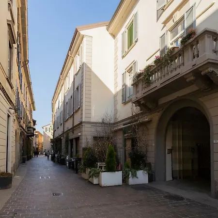 Apartment White With Private Terrace By Rent All Como