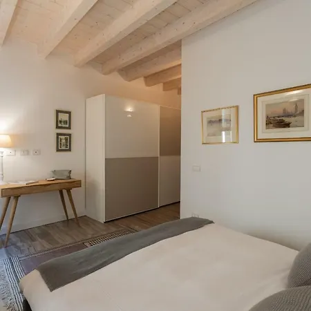 White With Private Terrace By Rent All Apartment