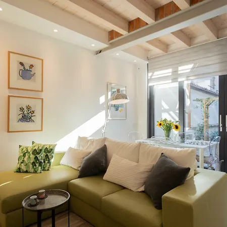 White With Private Terrace By Rent All Como