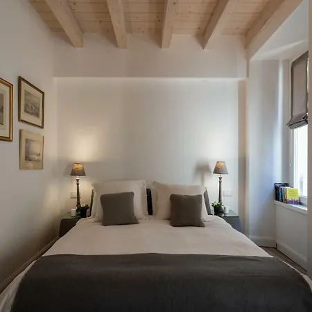 White With Private Terrace By Rent All Como