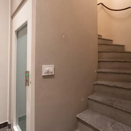 White With Private Terrace By Rent All Como