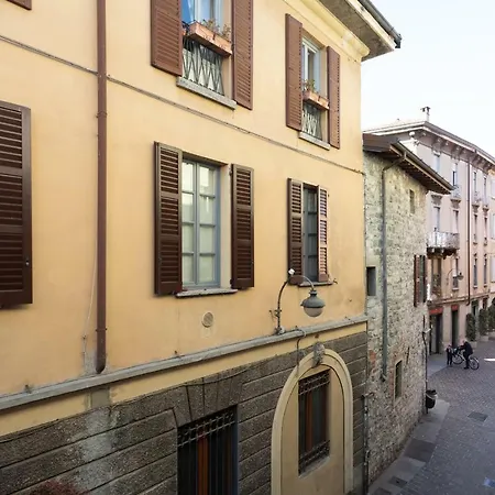 White With Private Terrace By Rent All Como