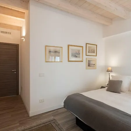 White With Private Terrace By Rent All Apartment